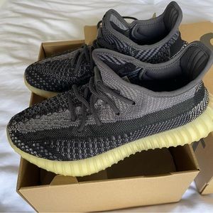 Yeezy Boost 350. V2 (FZ5000)